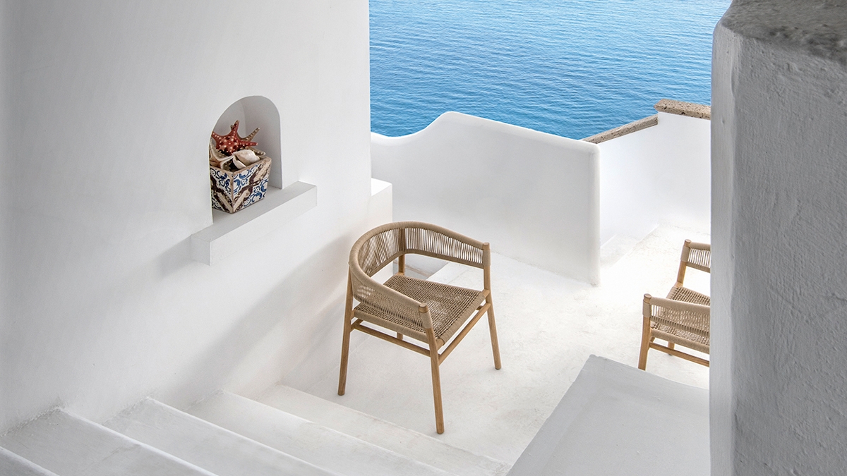 Ethimo Kilt outdoor dining chair in Greek minimalist setting beside the sea